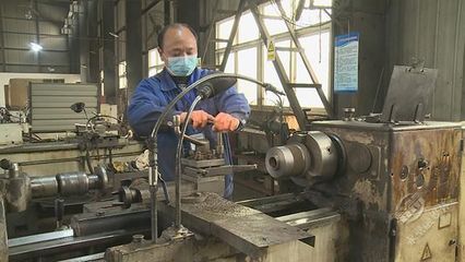 蒲圻办事处 疫情防控与复工复产“并排走” 机械进出口“两手抓”